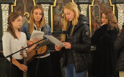 Młodzież z Zabłocia zatroszczyła się o oprawę liturgii