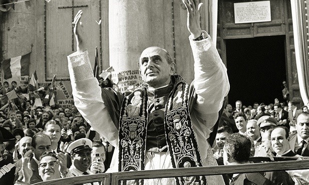 Paweł VI pozdrawia wiernych w Genzano k. Castel Gandolfo,  8 września 1963 r.