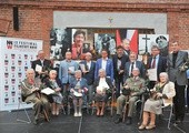 Laureaci podczas gali Retrospektywy Festiwalu Filmowego NNW.