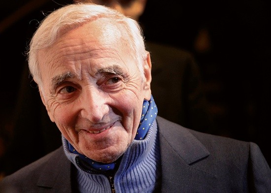 Charles Aznavour (1924–2018) był jednym z najwybitniejszych europejskich piosenkarzy.