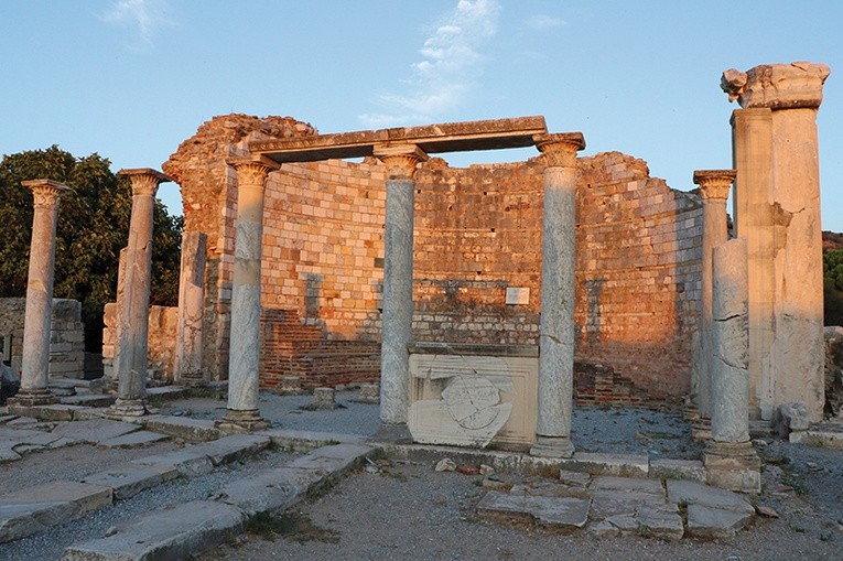 Ruiny bazyliki w Efezie, gdzie obradował sobór, na którym ogłoszono dogmat o Bożym Macierzyństwie Maryi.