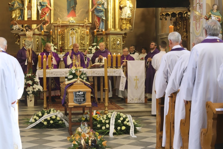 Pogrzeb ks. kan. Henryka Langforta w Lesznej Górnej