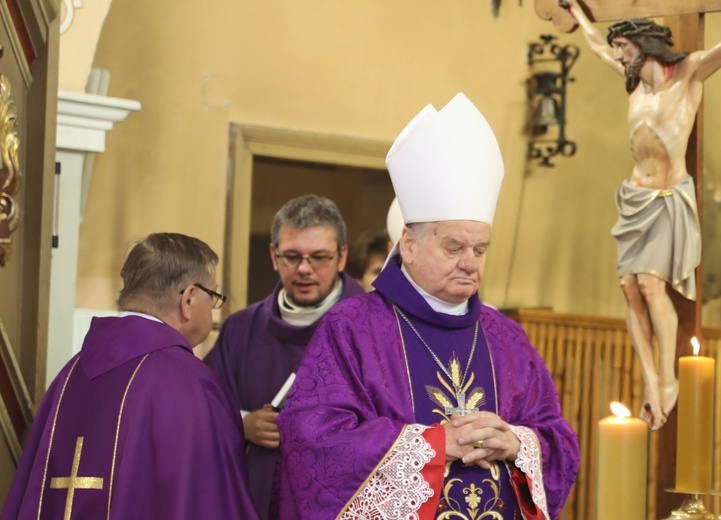 Pogrzeb ks. kan. Henryka Langforta w Lesznej Górnej