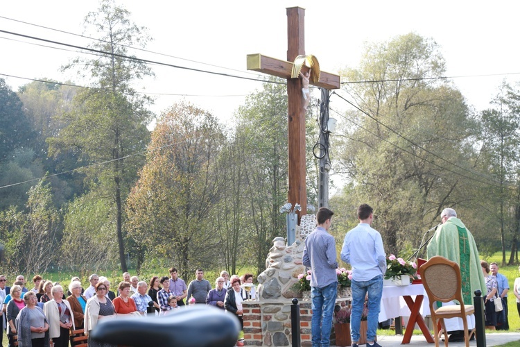 Odnowiony krzyż w Skrzyszowie