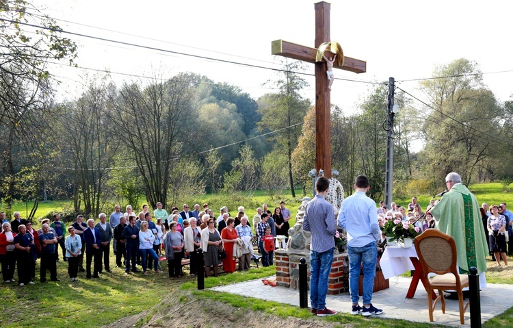 Odnowiony krzyż w Skrzyszowie