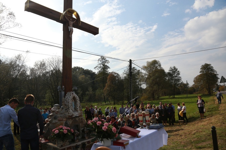 Odnowiony krzyż w Skrzyszowie