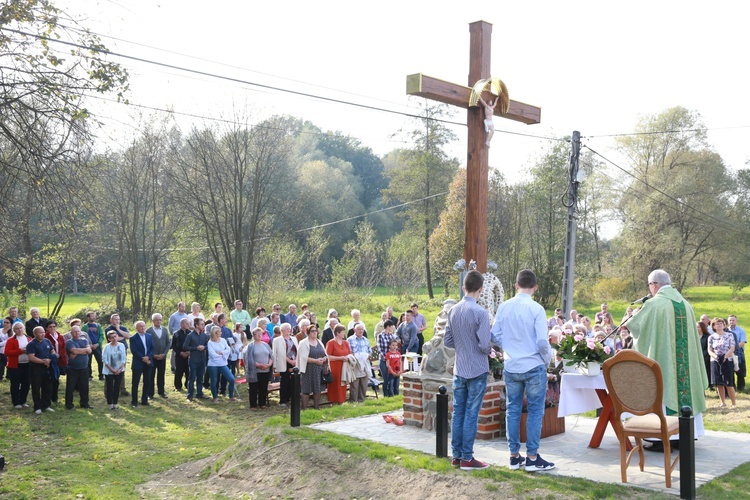 Odnowiony krzyż w Skrzyszowie