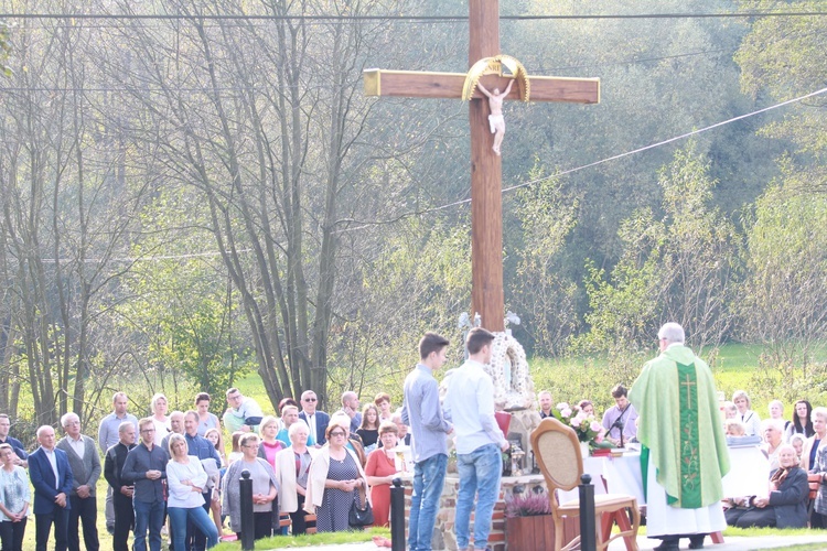 Odnowiony krzyż w Skrzyszowie