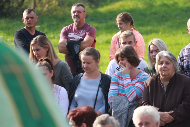 Odnowiony krzyż w Skrzyszowie