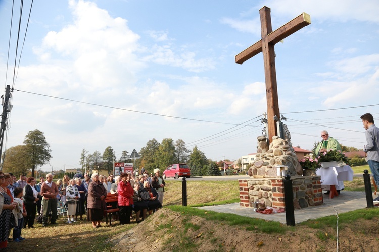 Odnowiony krzyż w Skrzyszowie