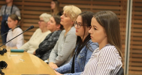 Zbierają skarby z rąk dziadków i babć