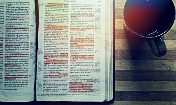 "Nie wystarczy mieć Biblię, trzeba zgodnie z nią żyć"