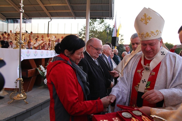 Pielgrzymka trzebnicka 2018 - medale św. Jadwigi Śląskiej