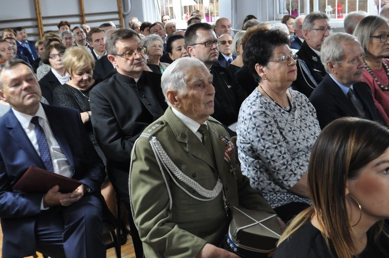 Nowy sztandar dla szkoły w Orszymowie