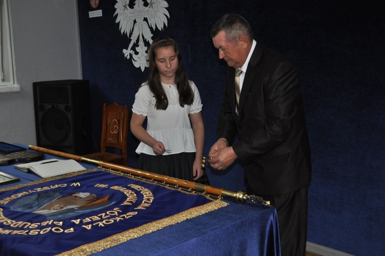 Nowy sztandar dla szkoły w Orszymowie