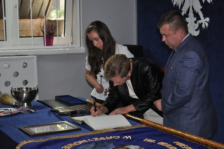 Nowy sztandar dla szkoły w Orszymowie