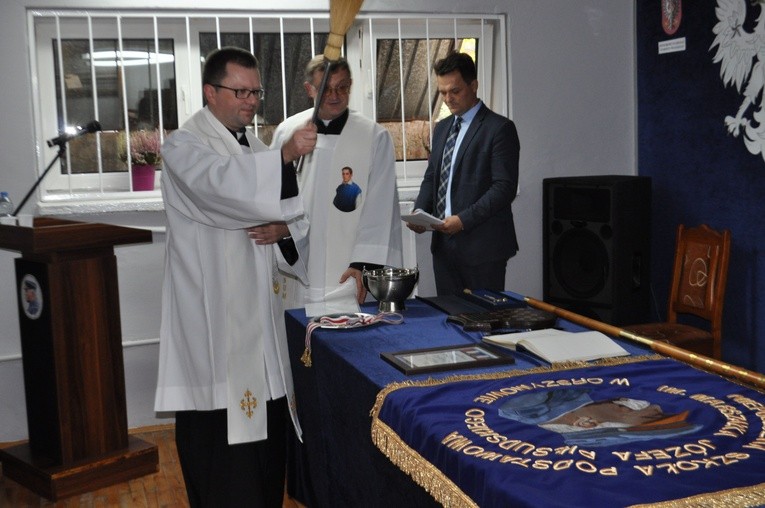 Nowy sztandar dla szkoły w Orszymowie