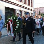 Uroczystość odsłonięcia pomnika niepodległości w Żmigrodzie