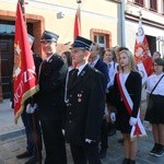 Uroczystość odsłonięcia pomnika niepodległości w Żmigrodzie