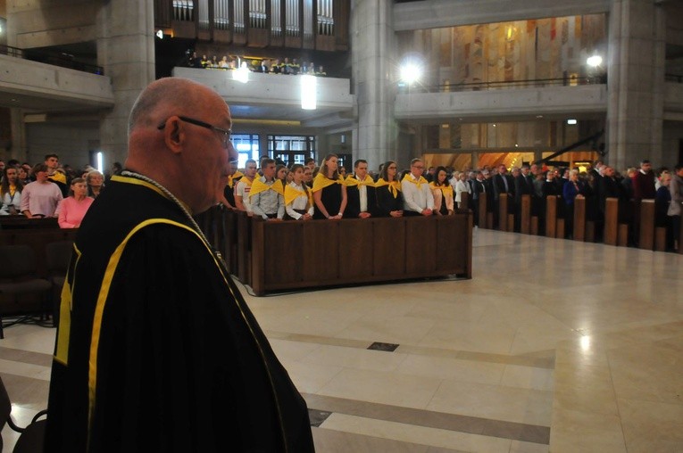 XVIII Dzień Papieski - Msza św. dla stypendystów Fundacji Dzieło Nowego Tysiąclecia