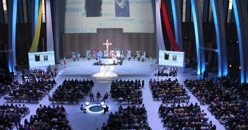 Koncert wyreżyserował Roman Kołakowski, autor wielkich widowisk plenerowych