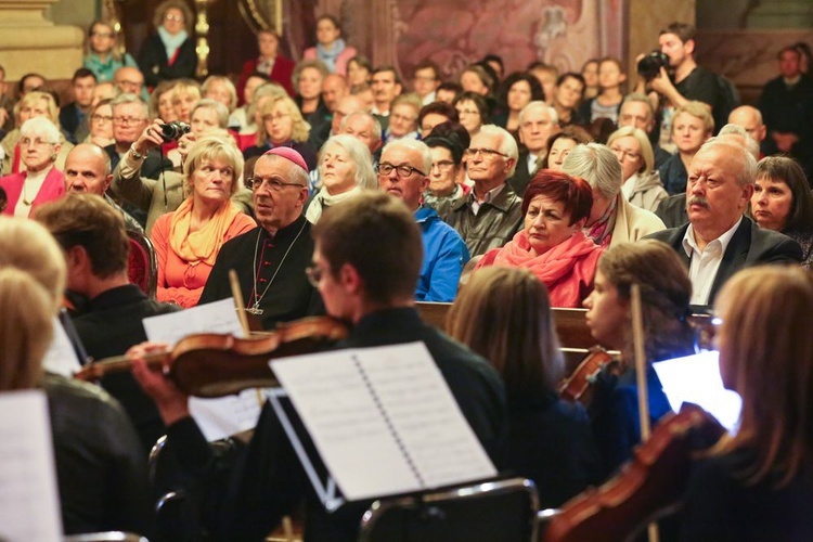 Papieski koncert