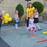 Papiescy stypendyści na bielskim pl. Chrobrego