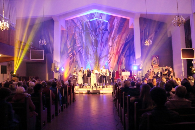 Koncert zespołu "Deus Meus" w kościele św. Mikołaja w Gdyni.
