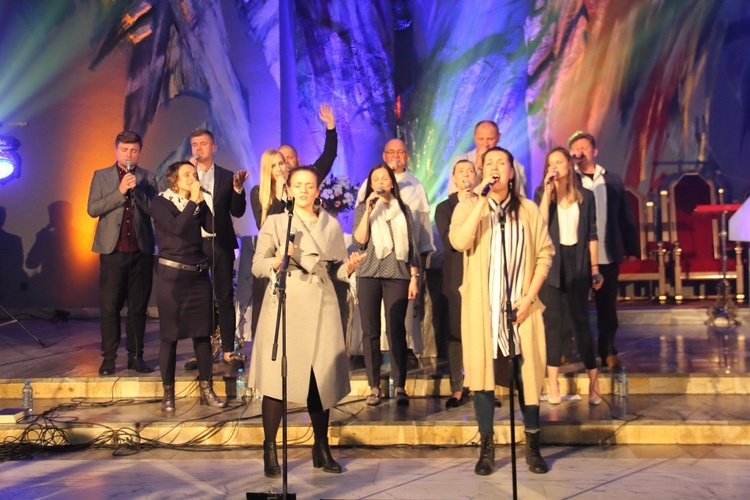 Koncert zespołu "Deus Meus" w kościele św. Mikołaja w Gdyni.