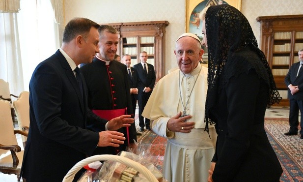 Serdeczne spotkanie papieża z parą prezydencką