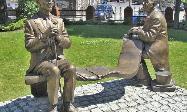 "Starsi panowie, starsi panowie dwaj"