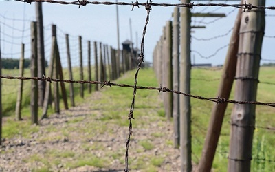 ▲	Dzięki determinacji więźniów doszło do wybuchu powstania i ucieczki wielu osób.