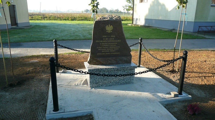 Obelisk w Pasiece Otfinowskiej 