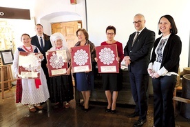 Nagrodzone instruktorki (od lewej): Jadwiga Jurasz, Urszula Gruszka, Krystyna Mikociak i Anna Żlik.