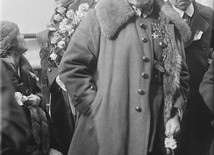 ▲	Gen. Józef Haller w podróży po Ameryce, która była podziękowaniem za pomoc w utworzeniu Błękitnej Armii. Na drugim planie po lewej kpt. Sierociński.