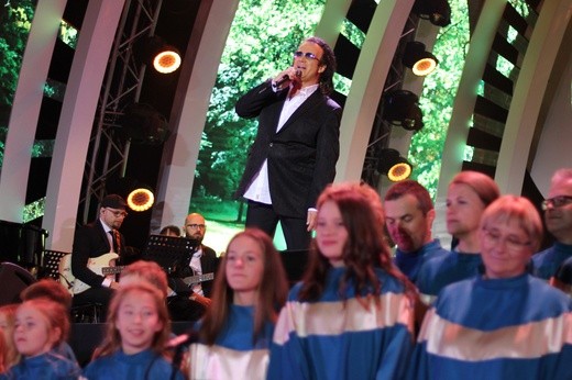 Odsłonięcie mozaiki w oknie papieskim i koncert dziękczynny