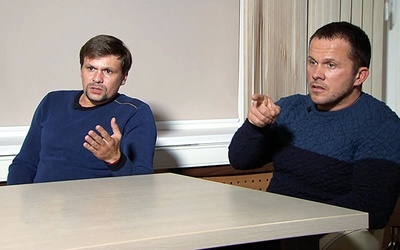 Mężczyźni oskarżani o zamach na Skripalów, ukrywający się pod fałszywymi nazwiskami: Rusłan Boszyrow (z lewej) i Aleksander Pietrow.