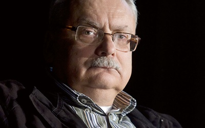 Andrzej Sapkowski, twórca postaci wiedźmina, bardzo popularny polski  autor  fantastyki.