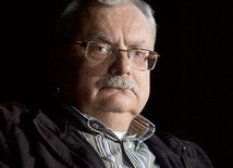 Andrzej Sapkowski, twórca postaci wiedźmina, bardzo popularny polski  autor  fantastyki.