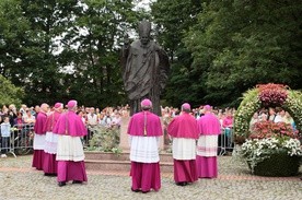 Nie ma i nie będzie idealnych biskupów, księży, liderów