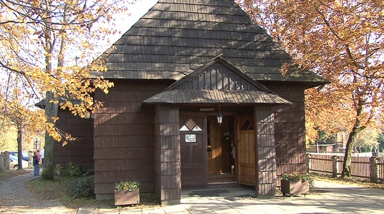 Poświęcenie odbudowanego po pożarze kościoła na Stecówce