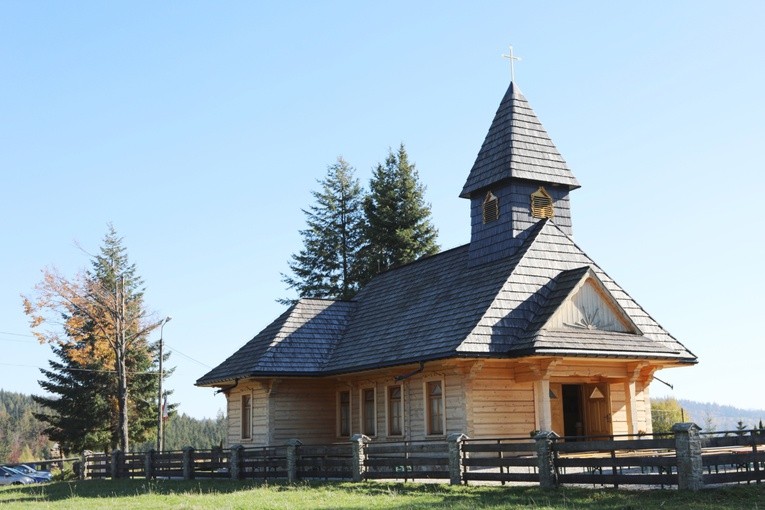 Poświęcenie odbudowanego po pożarze kościoła na Stecówce