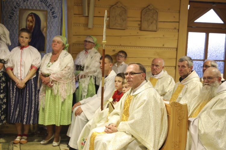 Poświęcenie odbudowanego po pożarze kościoła na Stecówce