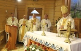 Poświęcenie odbudowanego po pożarze kościoła na Stecówce