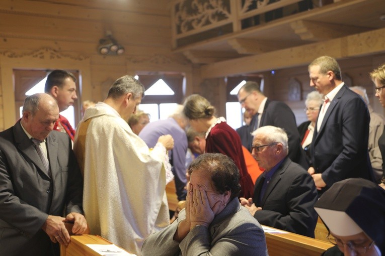 Poświęcenie odbudowanego po pożarze kościoła na Stecówce