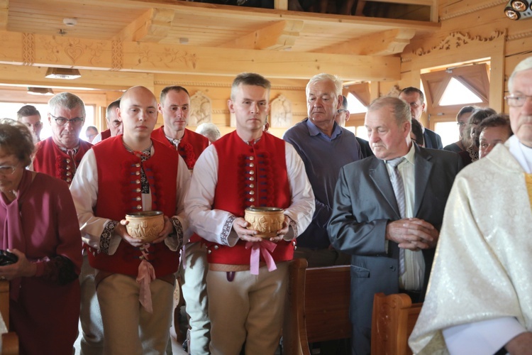 Poświęcenie odbudowanego po pożarze kościoła na Stecówce