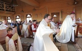 Poświęcenie odbudowanego po pożarze kościoła na Stecówce