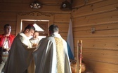 Poświęcenie odbudowanego po pożarze kościoła na Stecówce
