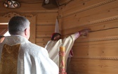 Poświęcenie odbudowanego po pożarze kościoła na Stecówce