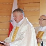 Poświęcenie odbudowanego po pożarze kościoła na Stecówce